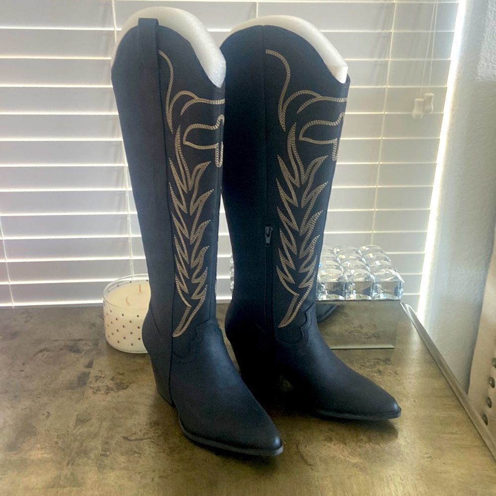 Black Distressed Vegan‎ Cowboy Boots